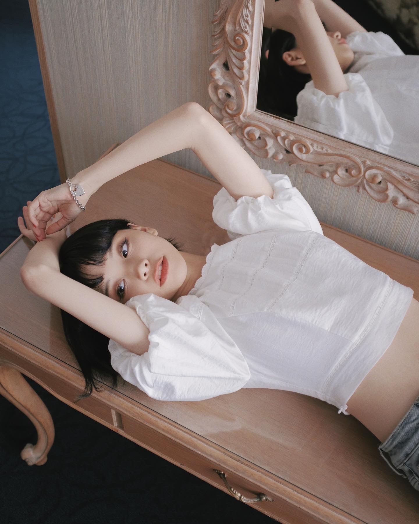 DEERTRIP | Tuscany Summer | Lace Trim Crop Top