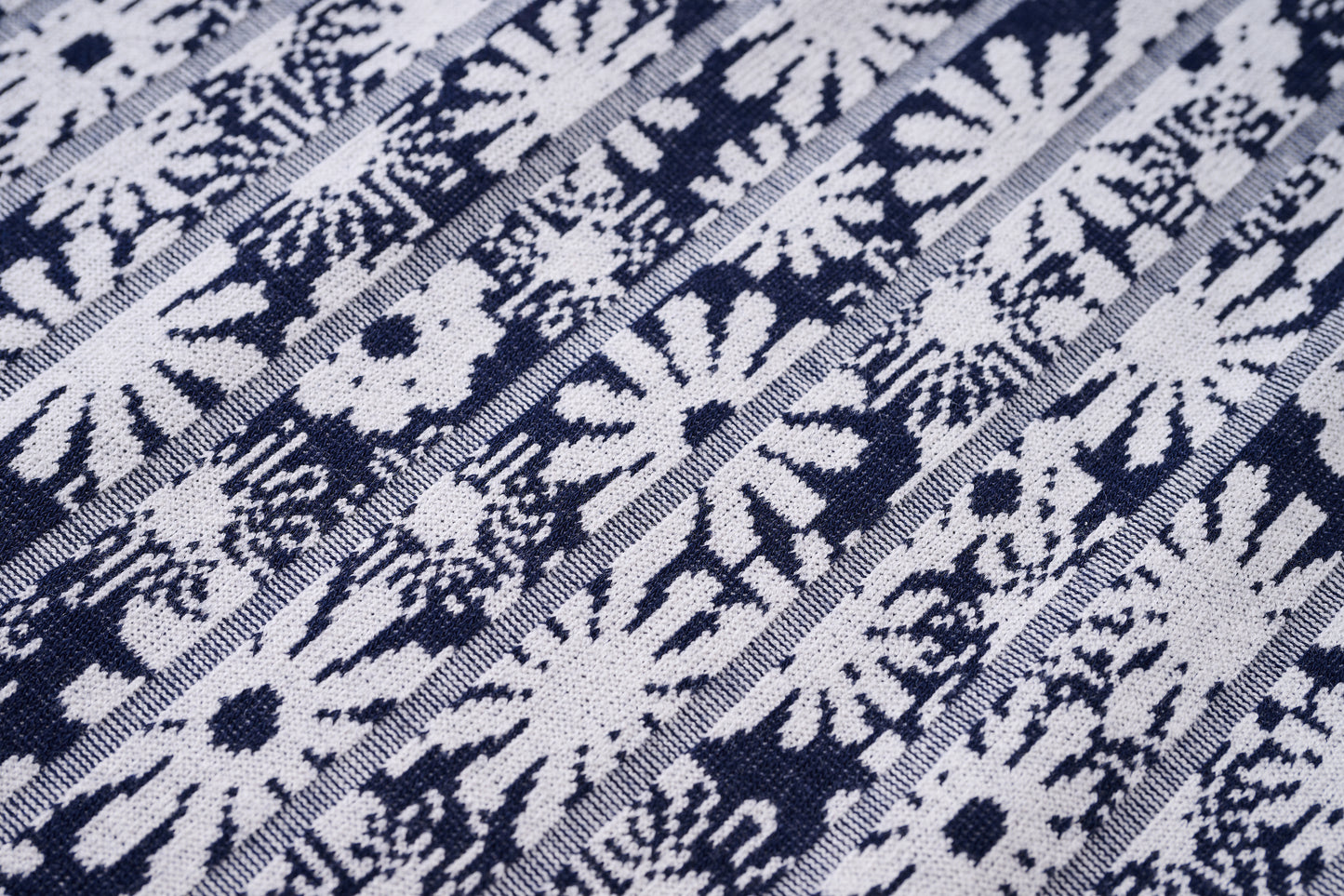 DEERTRIP | Floral Vintage | Slim Fit Midi Dress